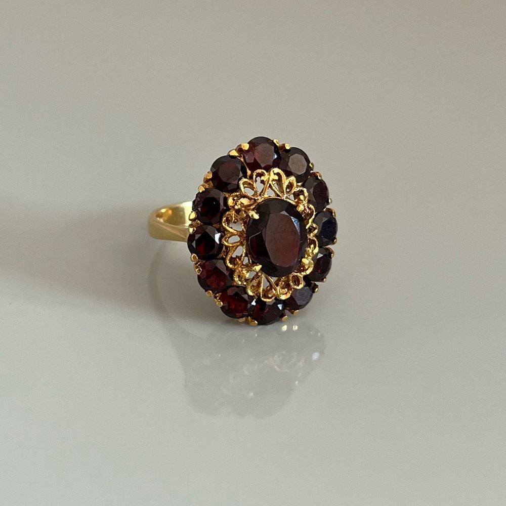 Vintage 18k Gold Garnet Floral Cluster Ring Size 9